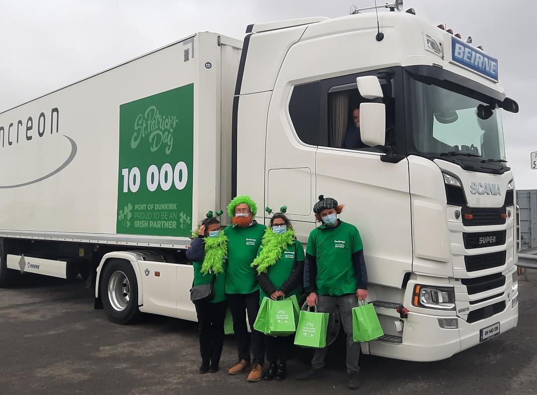 Saint-Patrick : Le port de dunkerque fête le 10 000ème camion embarqué pour l’Irlande 
