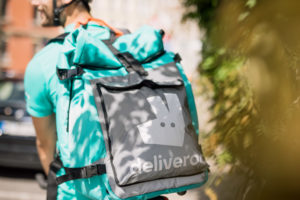 Royaume-Uni : Deliveroo vise une augmentation de capital d’un milliard de livres sterling 