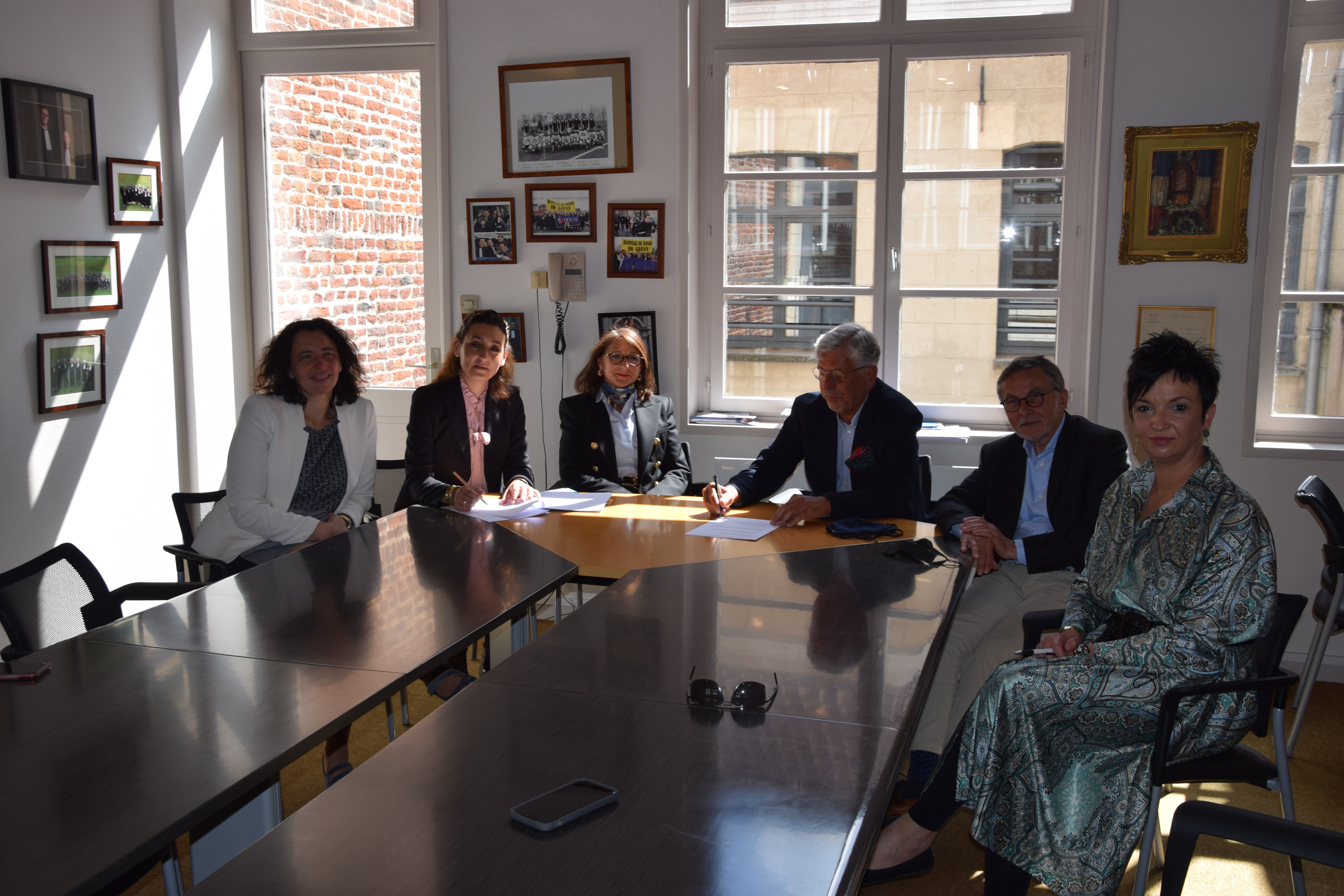 Le tribunal de commerce de Douai-Cambrai et les ordres des avocats aux barreaux de Douai et Cambrai signent une convention
