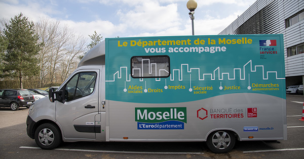 Le Bus France Services Moselle s’impose comme un lien de citoyenneté essentielle