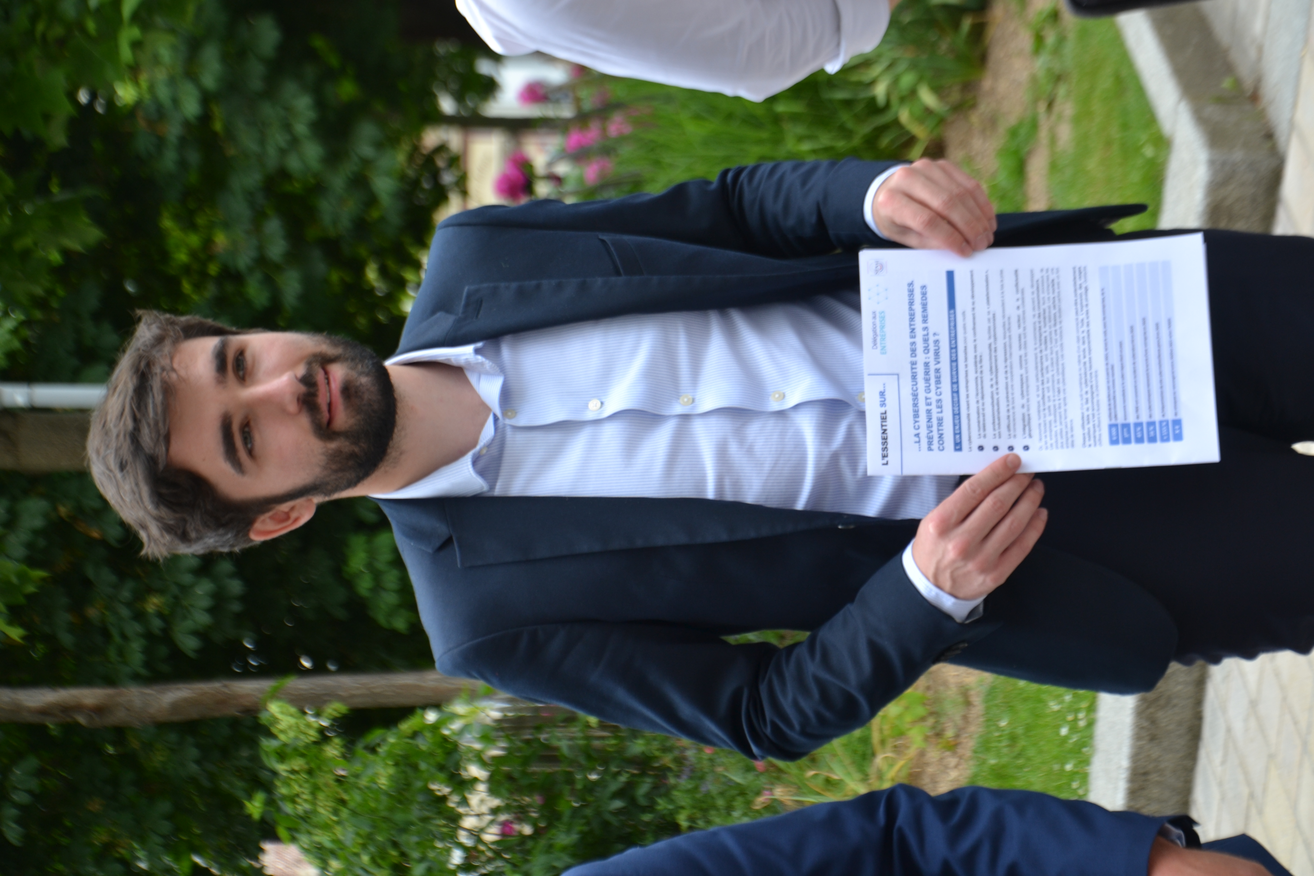 Le sénateur Rémi Cardon présente son rapport contre la cybercriminalité