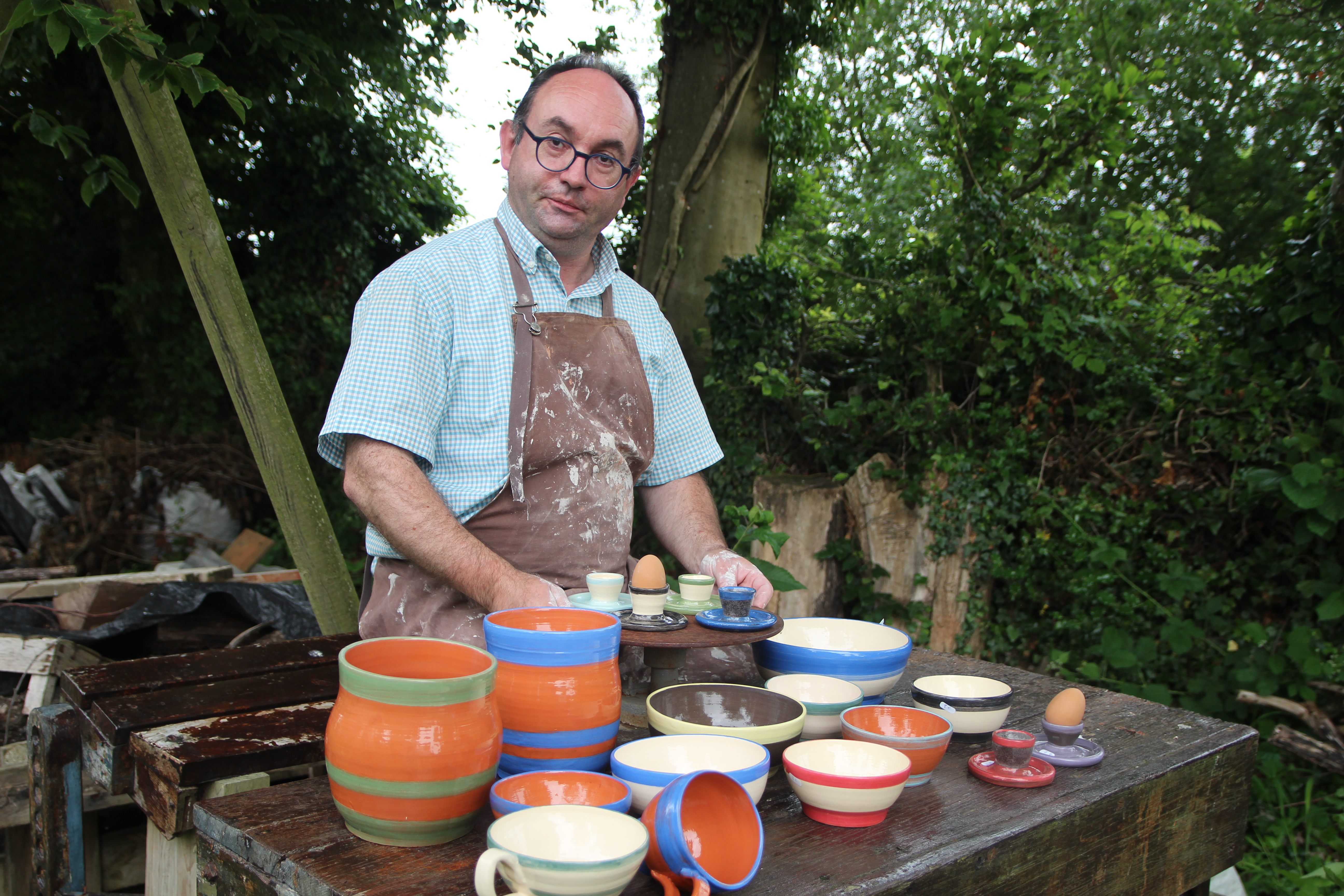 Hervé Pruvost a les mains dans la terre et la musique dans les oreilles