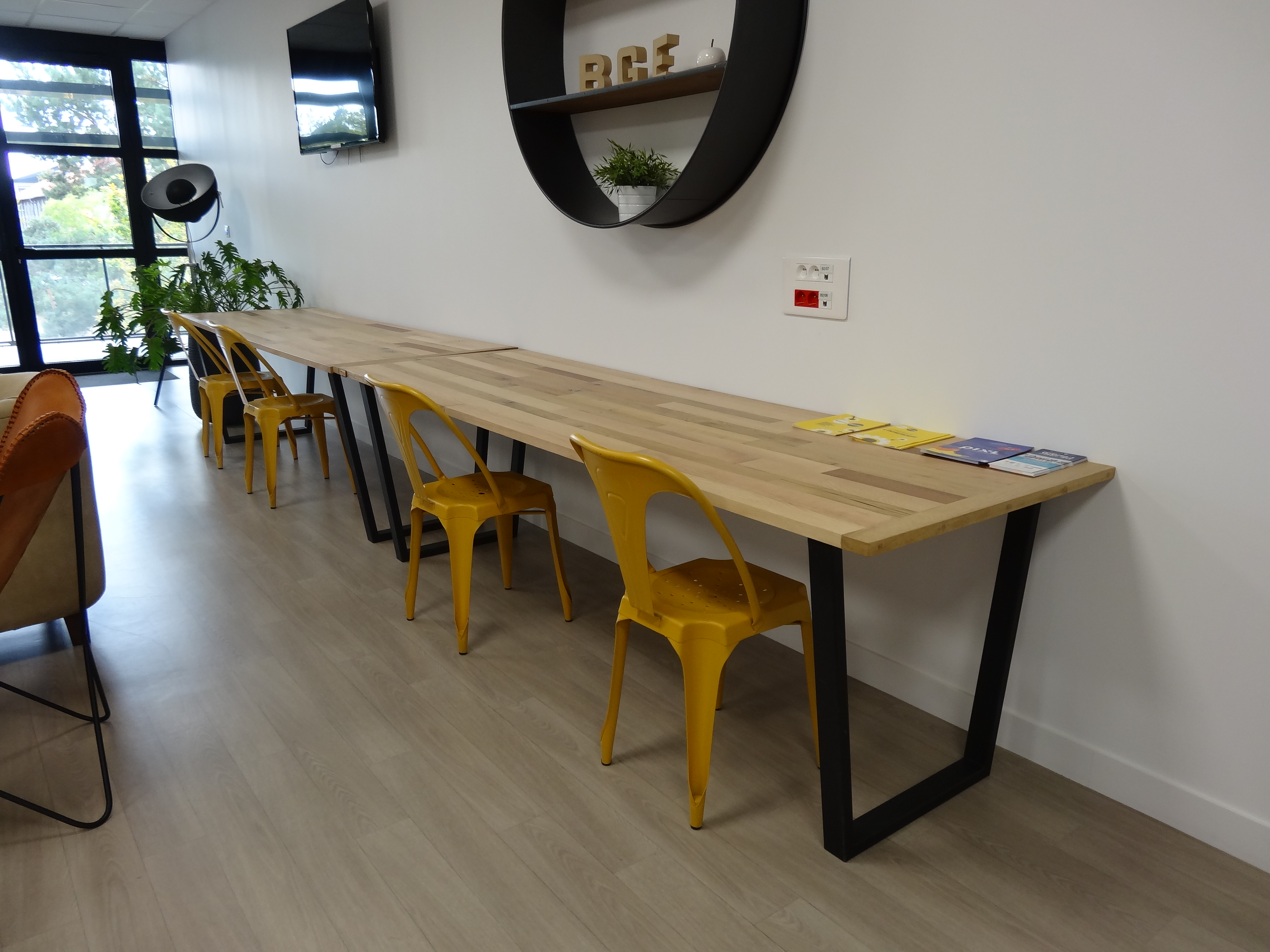 À Pommiers, l'association Le bois de deux mains porte le projet SEVE, le mobilier qui a du sens