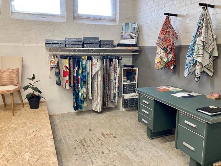 Assis et seulement si, atelier de tapisserie d’ameublement à Oresmaux