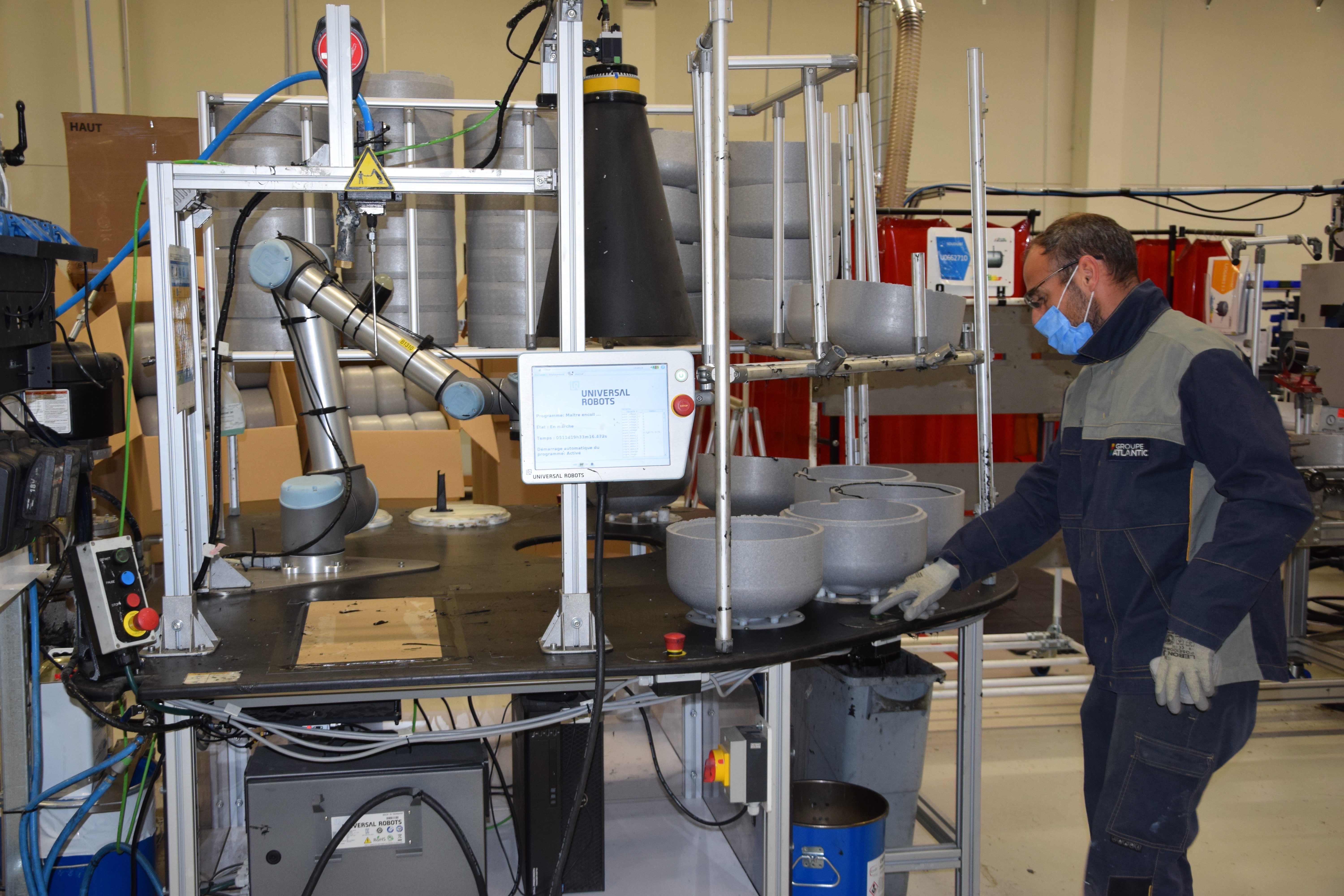 Billy-Berclau : Atlantic installe un cobot dans son usine de production