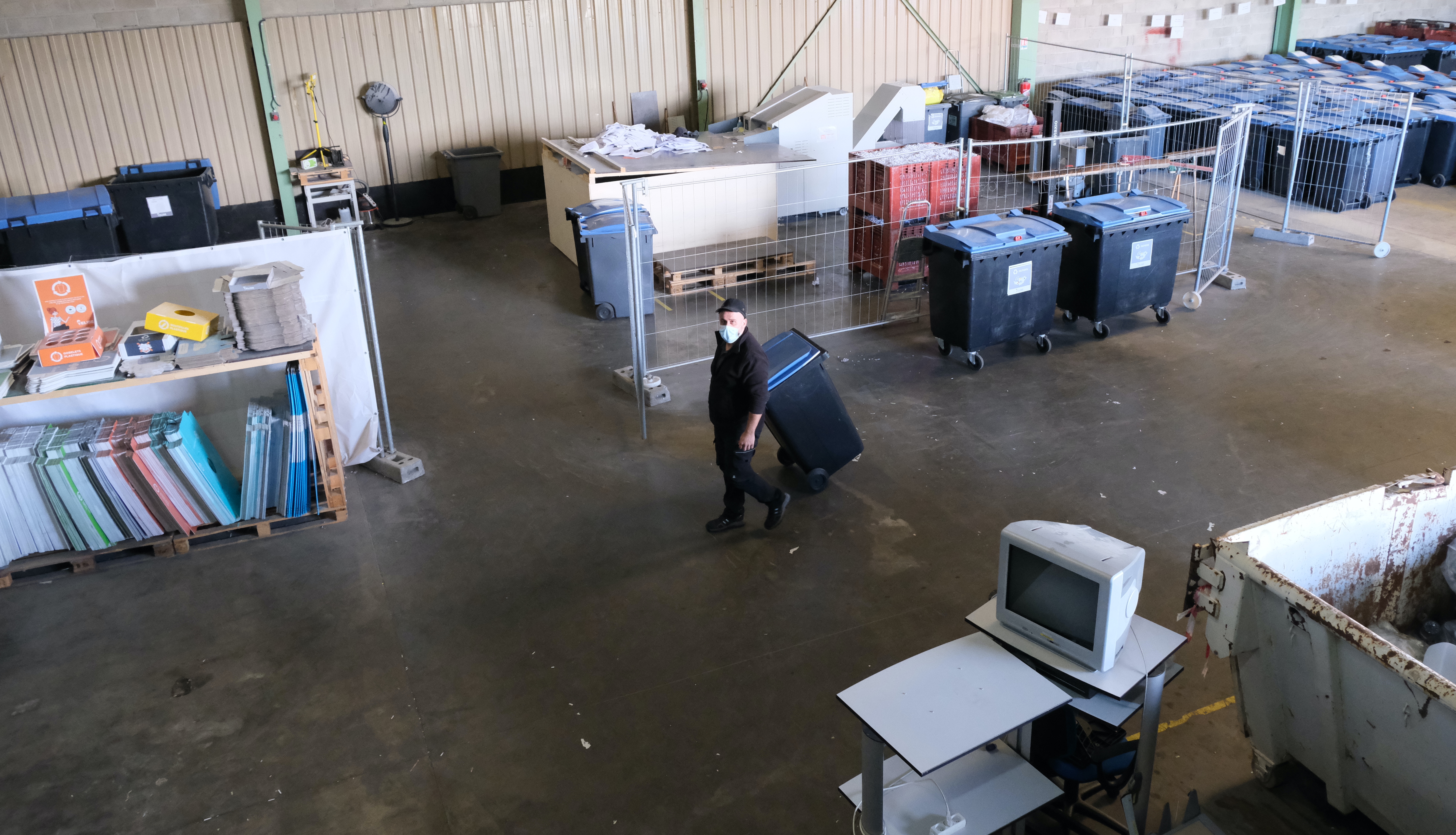 À Amiens, Elise, l’entreprise adaptée qui collecte et recycle les déchets de bureaux