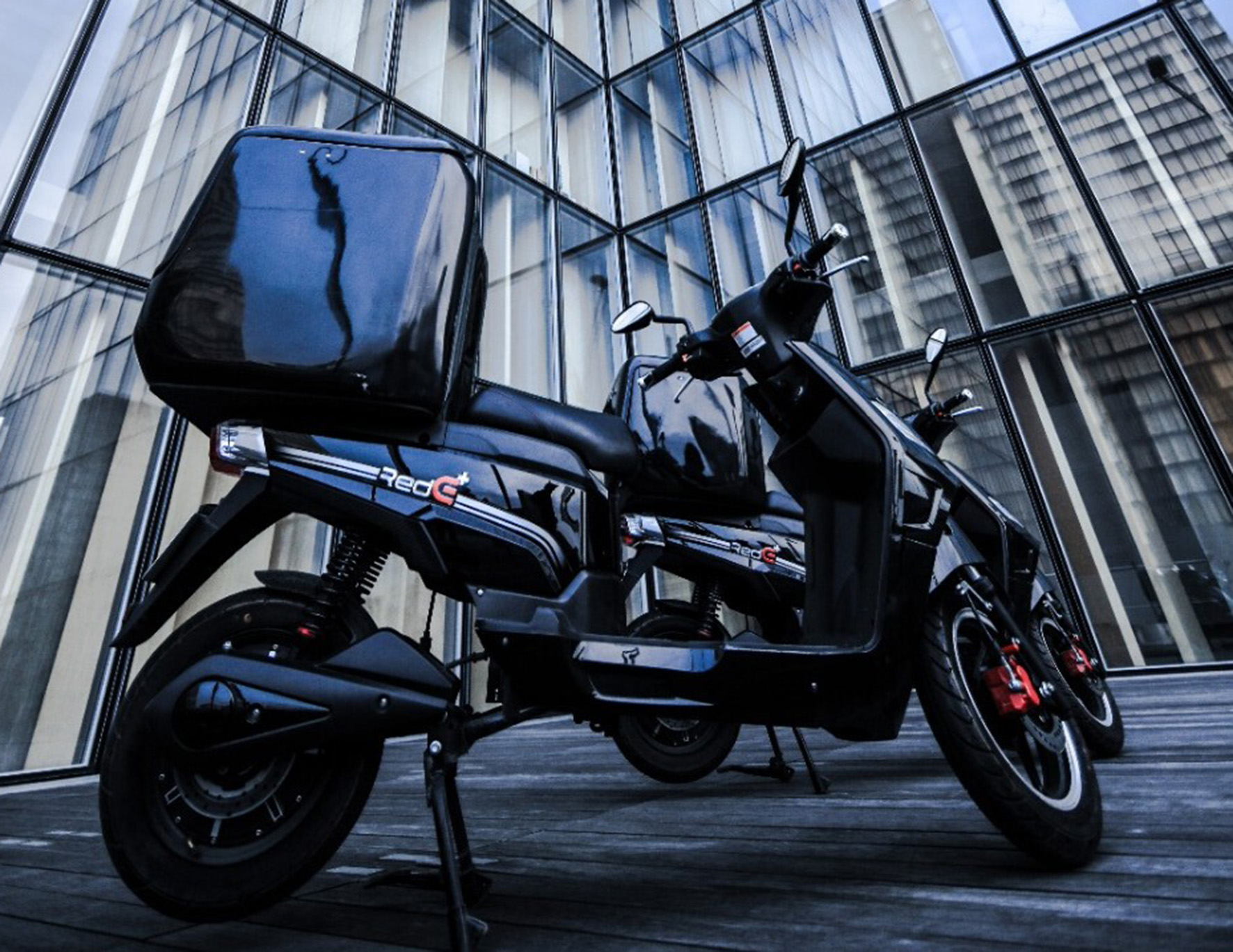  RED Electric relocalise en France 