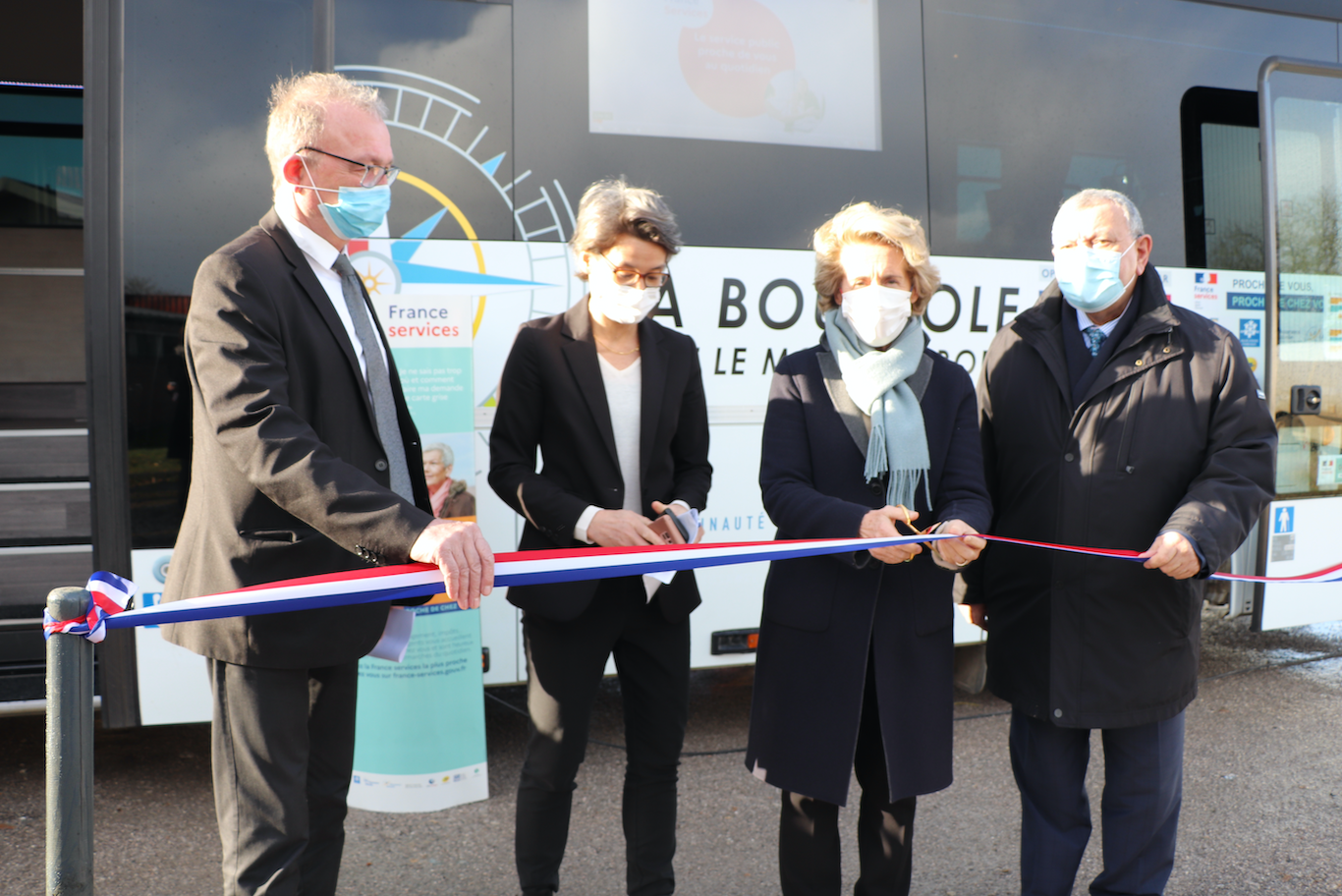 Inauguration du bus France services itinérante à la Communauté de communes Somme Sud-Ouest