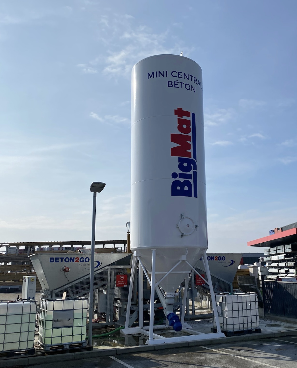 Somme : BigMat Camon installe une mini centrale béton en libre-service 