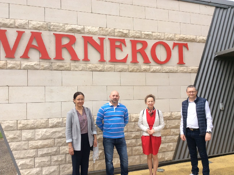Pascale Trimbach visite les ateliers de l’entreprise Varnerot