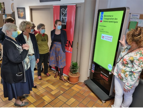 À Rouen, sept tablettes interactives ont été mises en place au CCAS