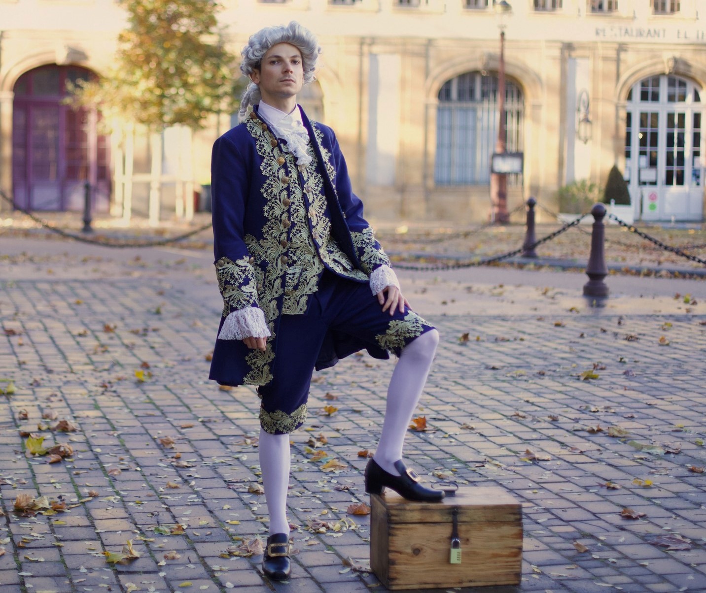 Passionnante plongée dans les couloirs du temps à Metz, le Gouverneur de Belle-Isle est votre hôte… 