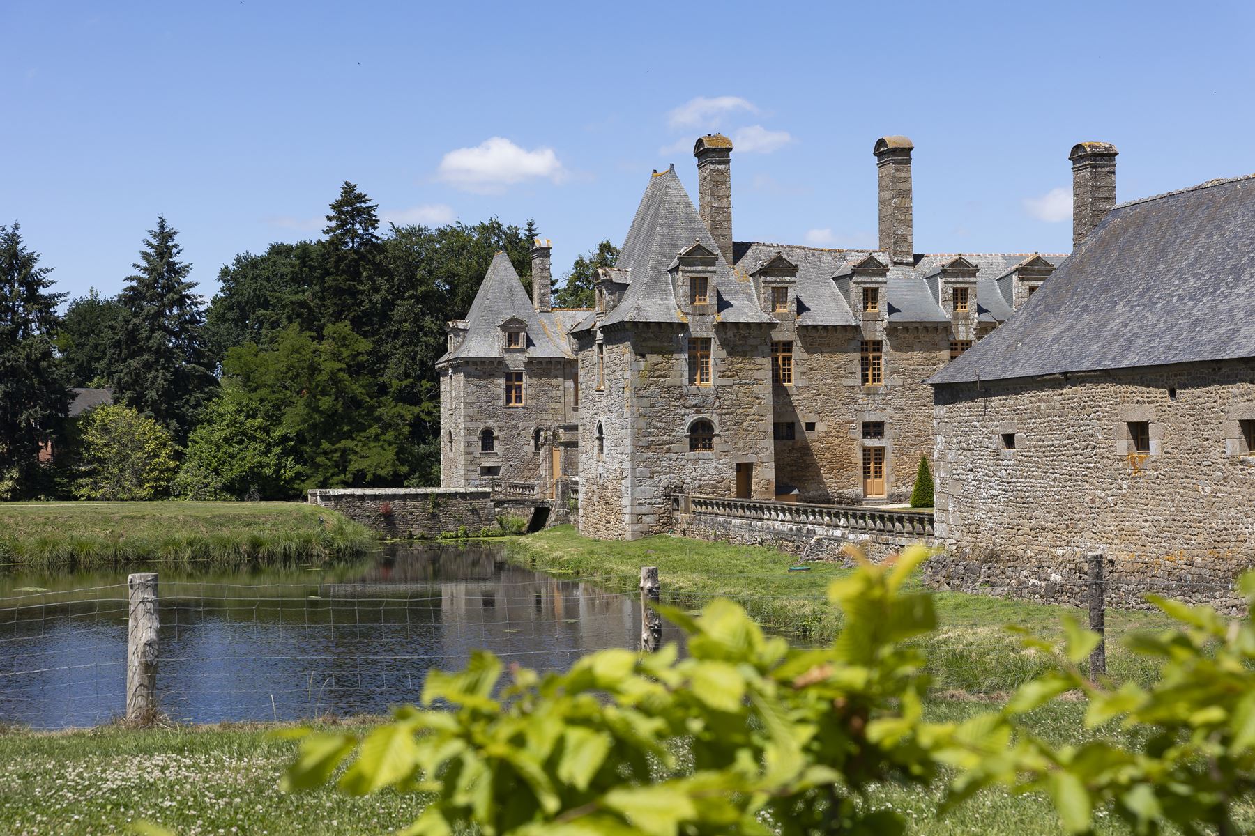 Le château de Rocher Portail entre Rennes et le Mont Saint-Michel