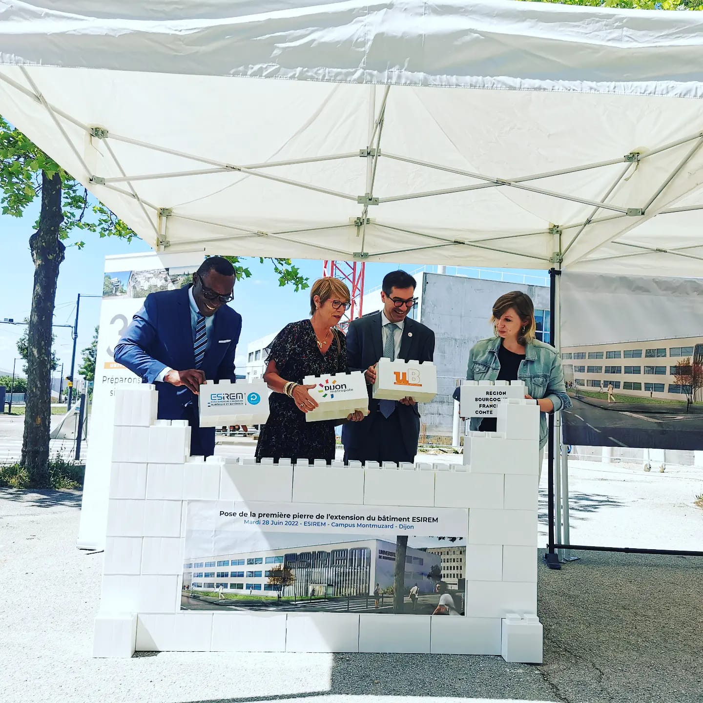  Pose de la première pierre de l’extension de l’ESIREM