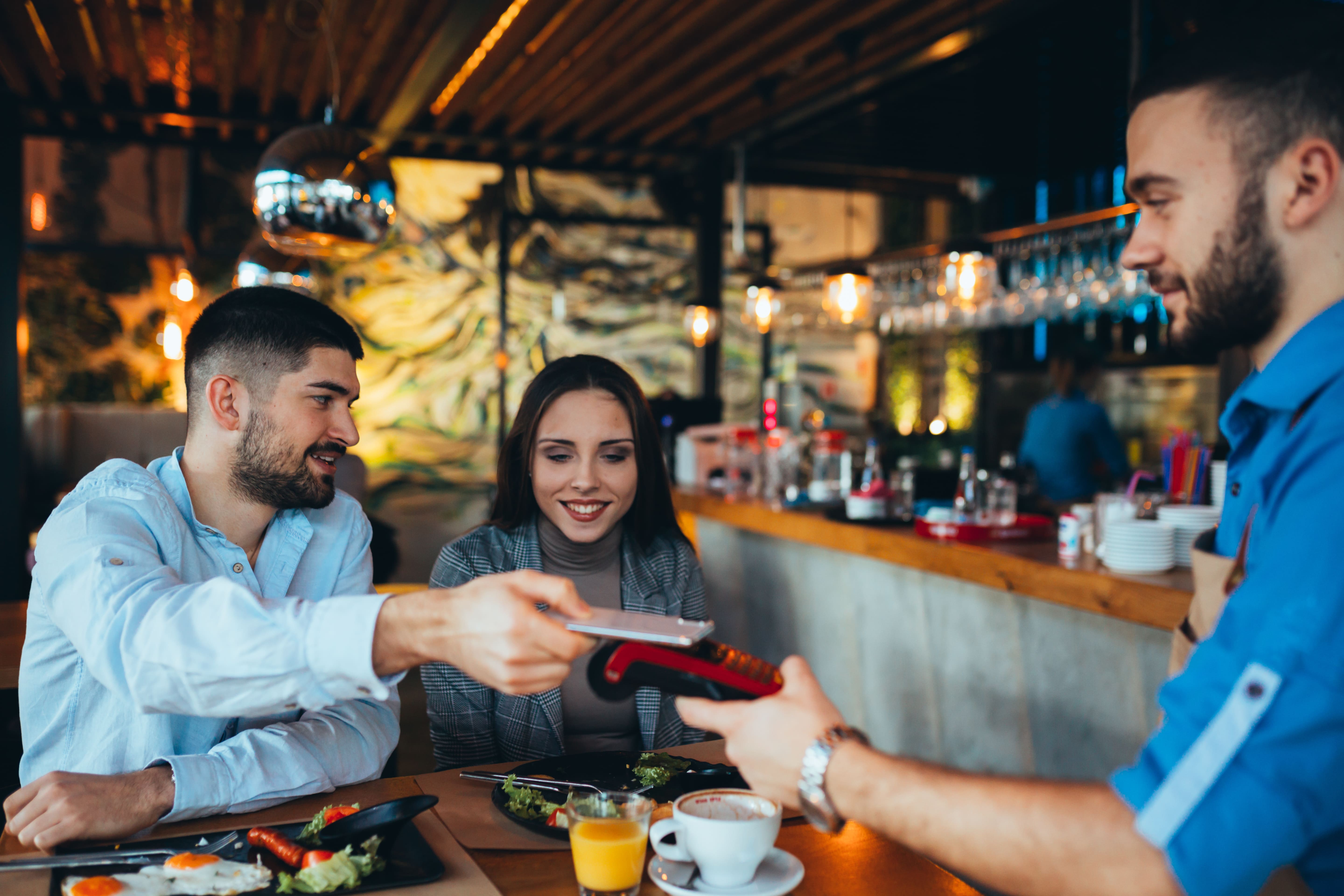 L'emploi salarié régional continue de croître mais plus faiblement