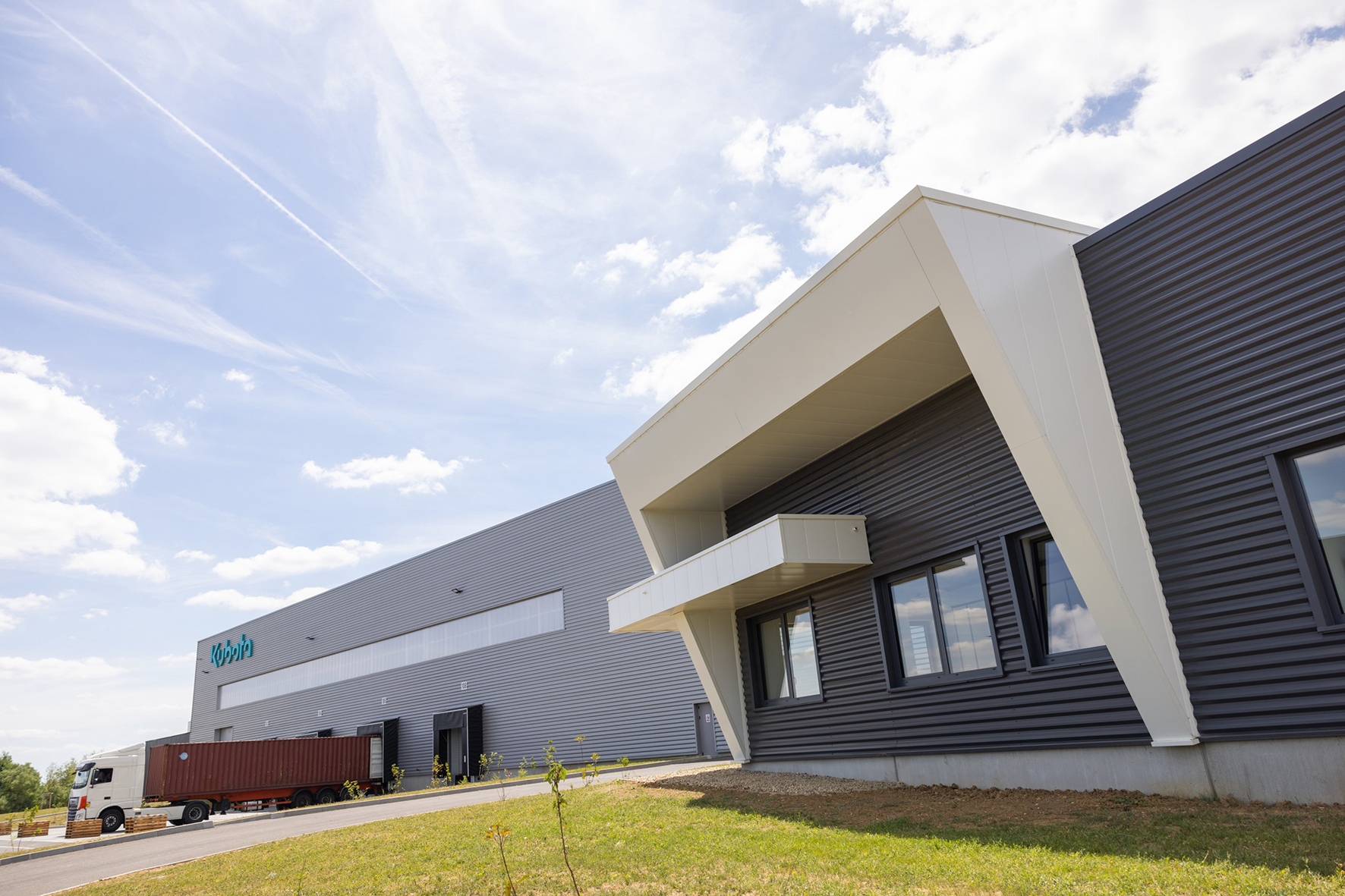 Thionville : le centre logistique de Kubota inauguré 