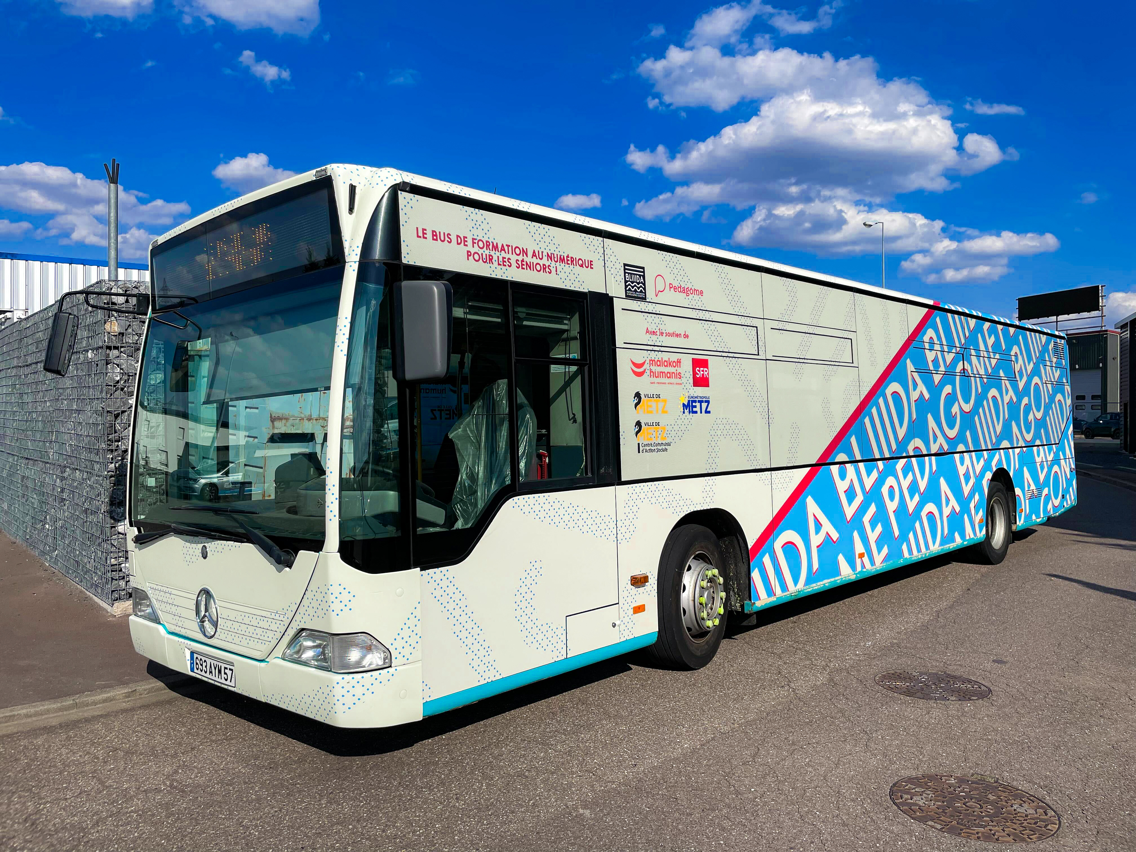 Un bus numérique pour former les seniors 