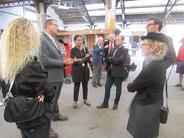 Pascale Trimbach visite le chantier d’insertion de l’Association de sauvegarde du Champ de Bataille 