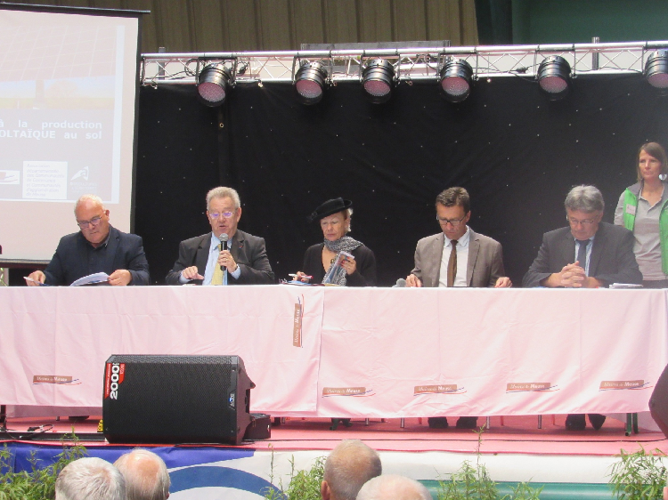 Signature de la charte relative à la production d’énergie photovoltaïque au sol