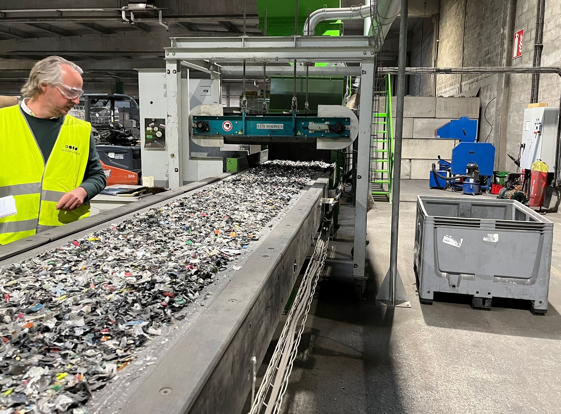 Seine-Maritime : Orange, Morphosis et les maires ruraux s'associent pour recycler des téléphones portables