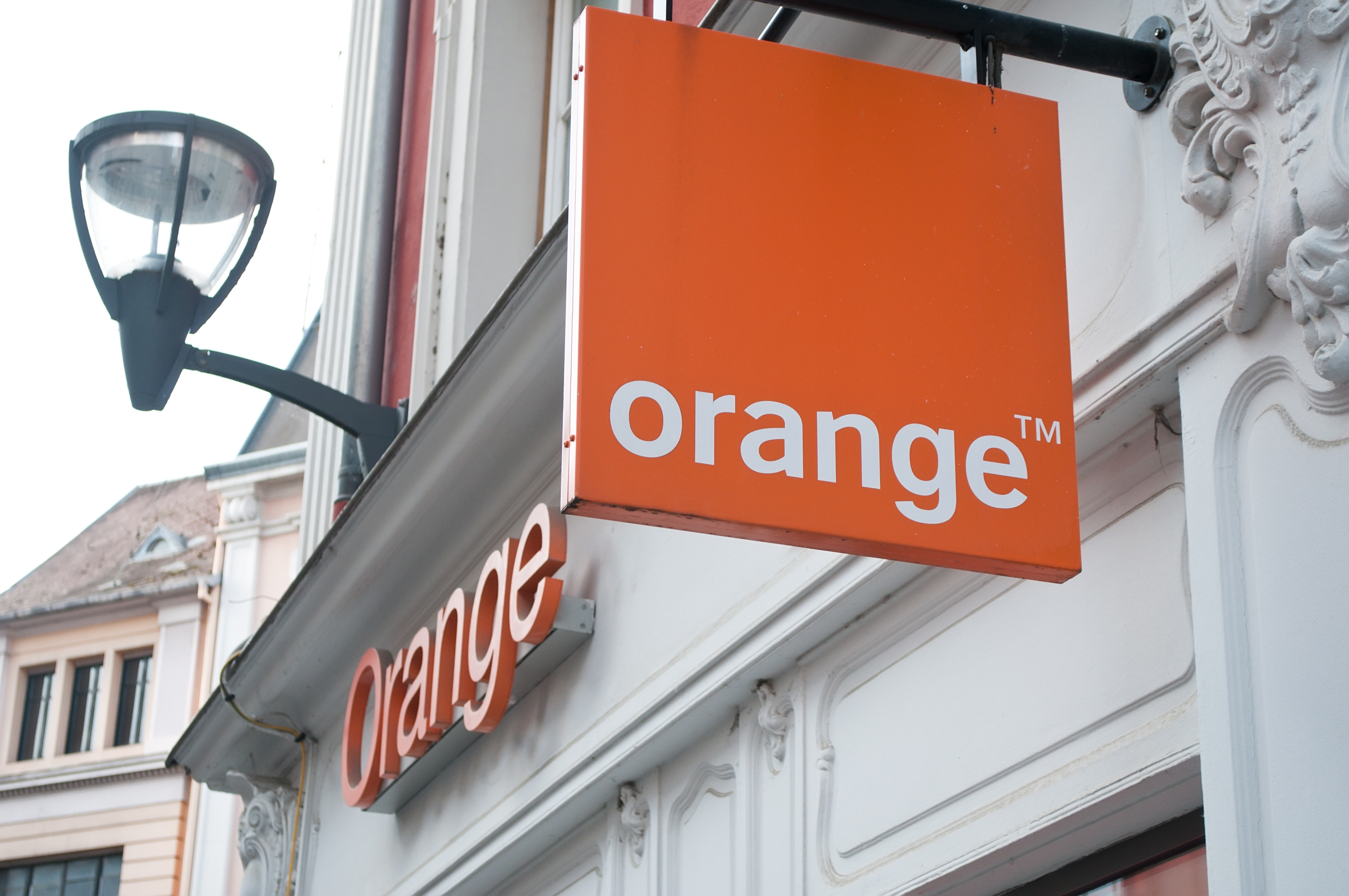 Vittel : Orange lance sa première expérimentation de bornes de recharge électriques