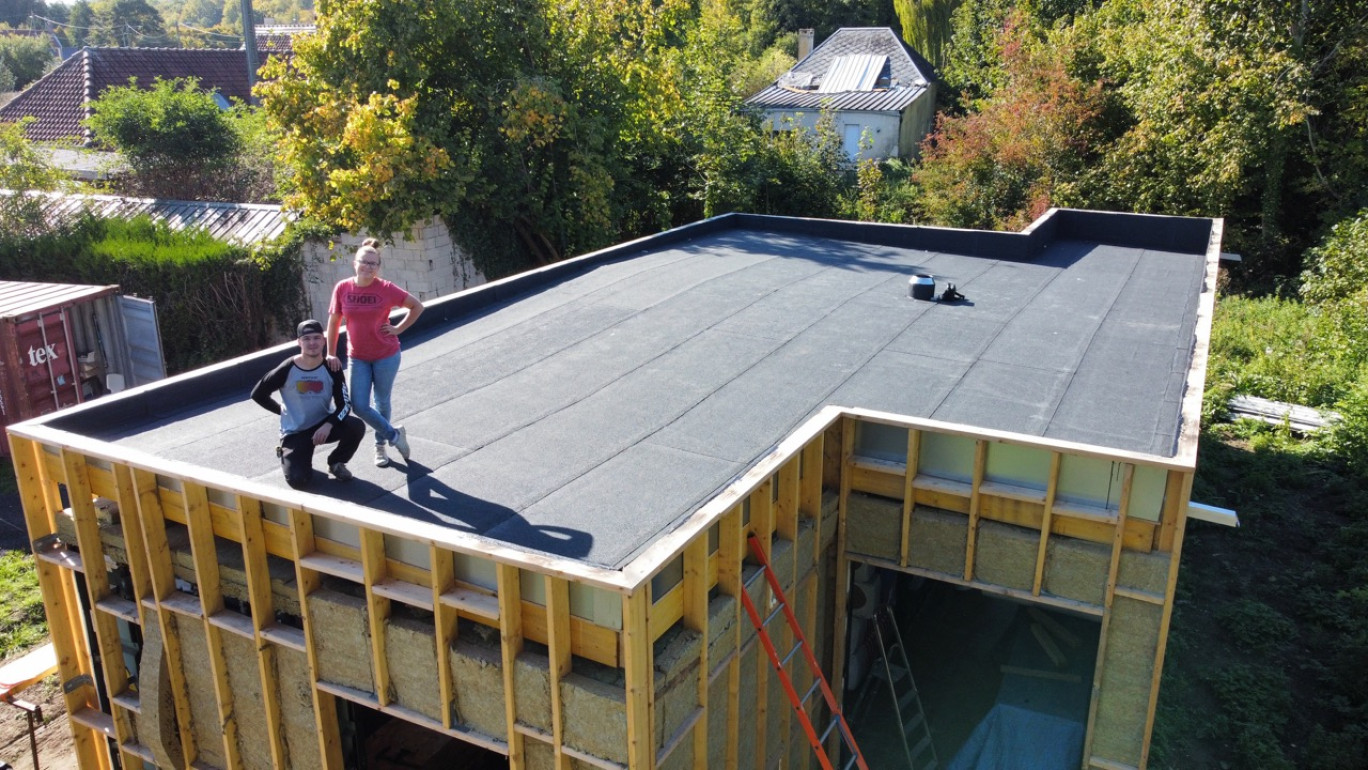 Ils ont posé leurs containers à Croisy-sur-Celle pour constuire leur maison