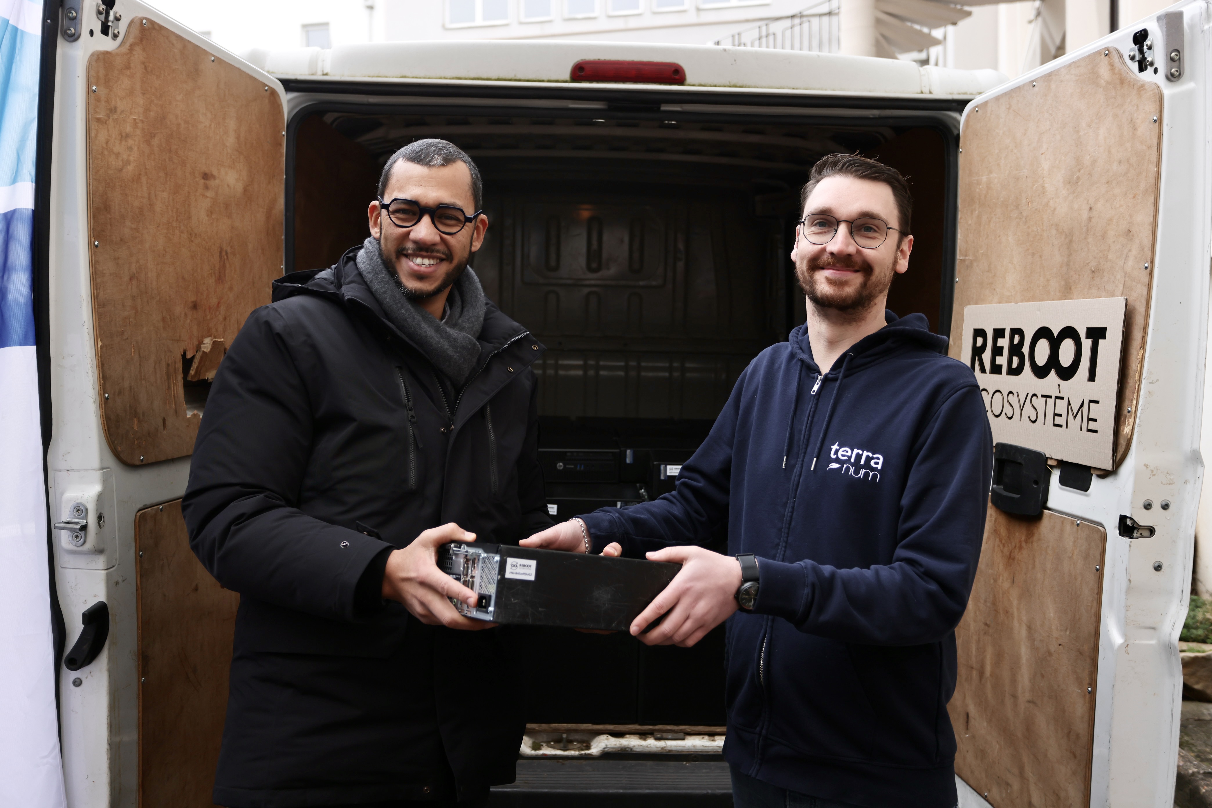 La Métropole Rouen Normandie cède des ordinateurs déclassés à Réseau Grain