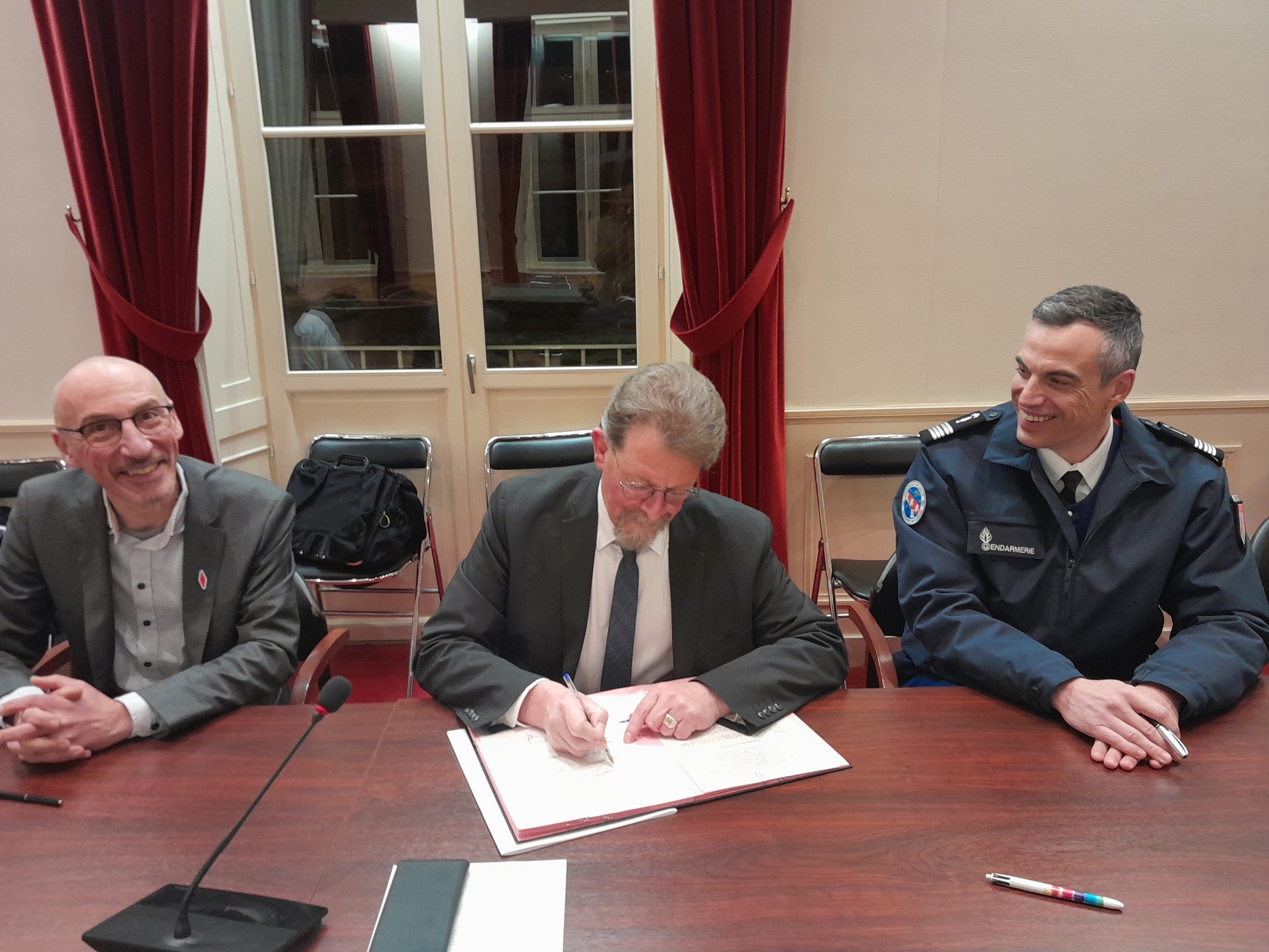 Signature d’une convention relative à la sécurité et à la lutte contre les marchés parallèles de tabac