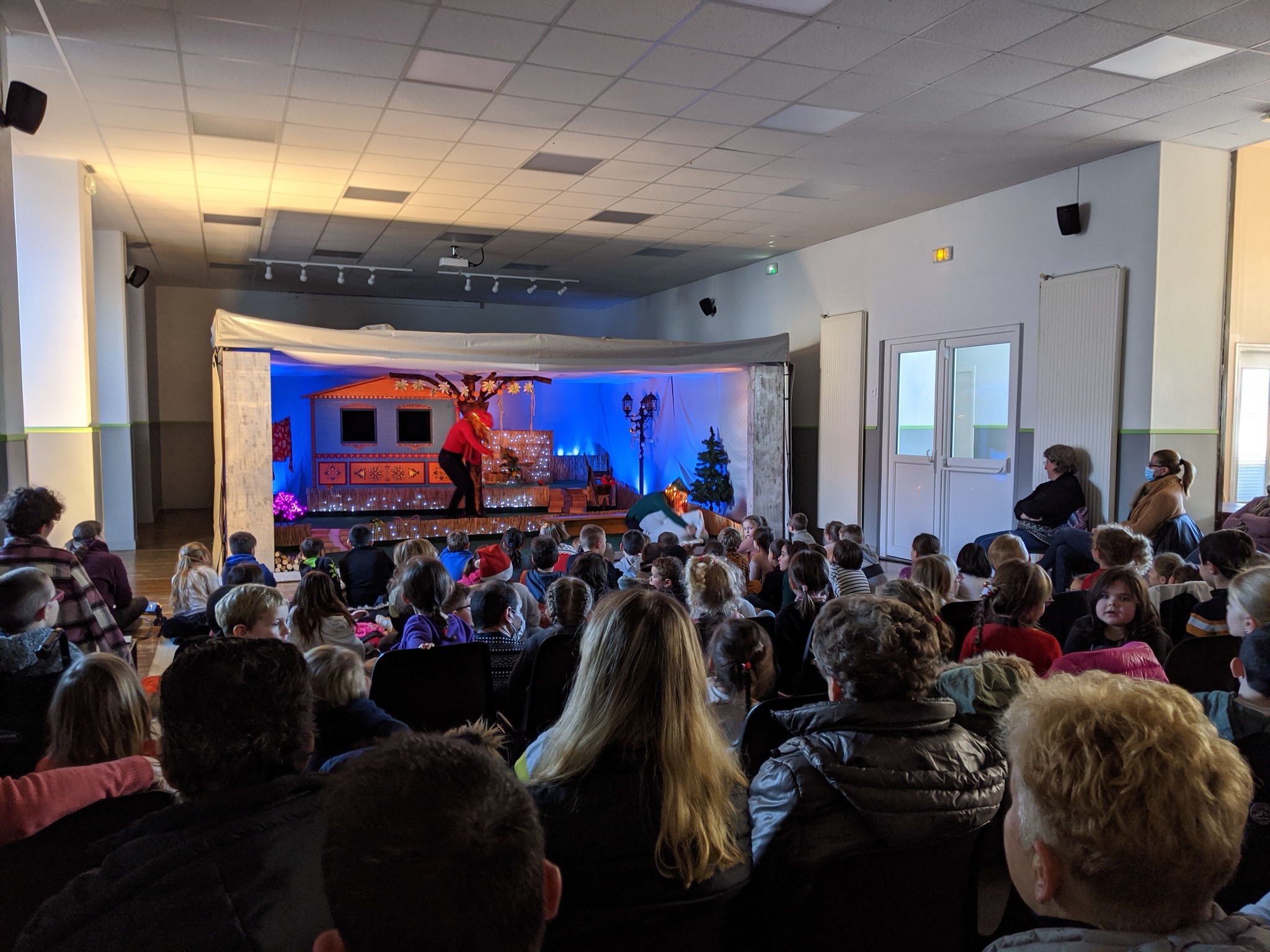 La compagnie Théâtre en l'air, en route vers la magie de Noël 