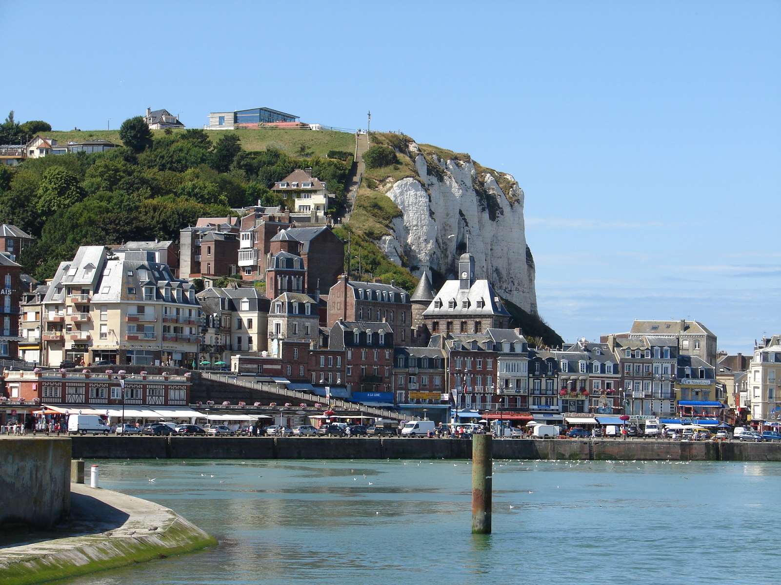 Redynamisation des centres-villes centres-bourgs : le second appel de la Région est lancé 
