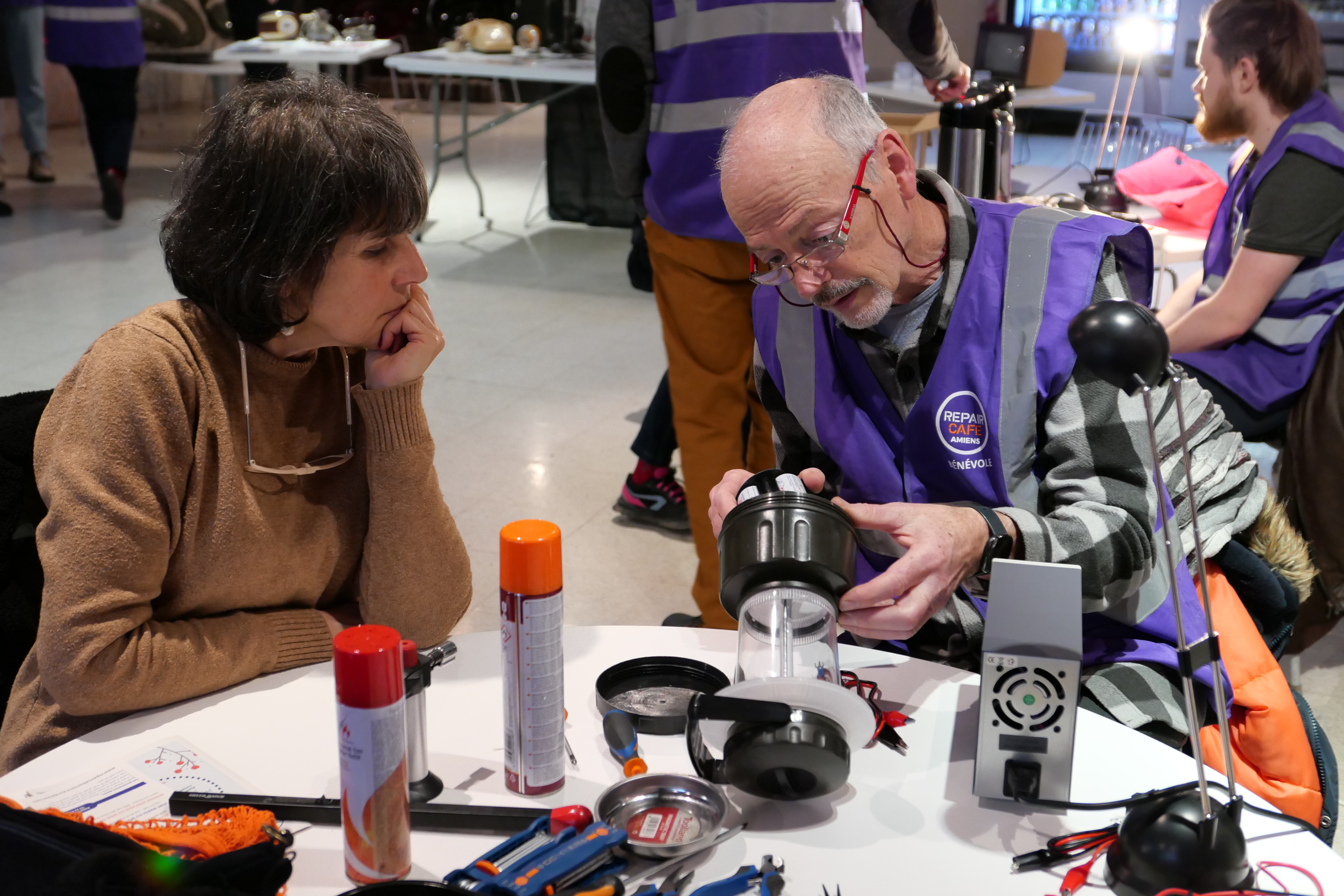 À Amiens, le Repair café donne une seconde vie à ses appareils en panne pour limiter les déchets