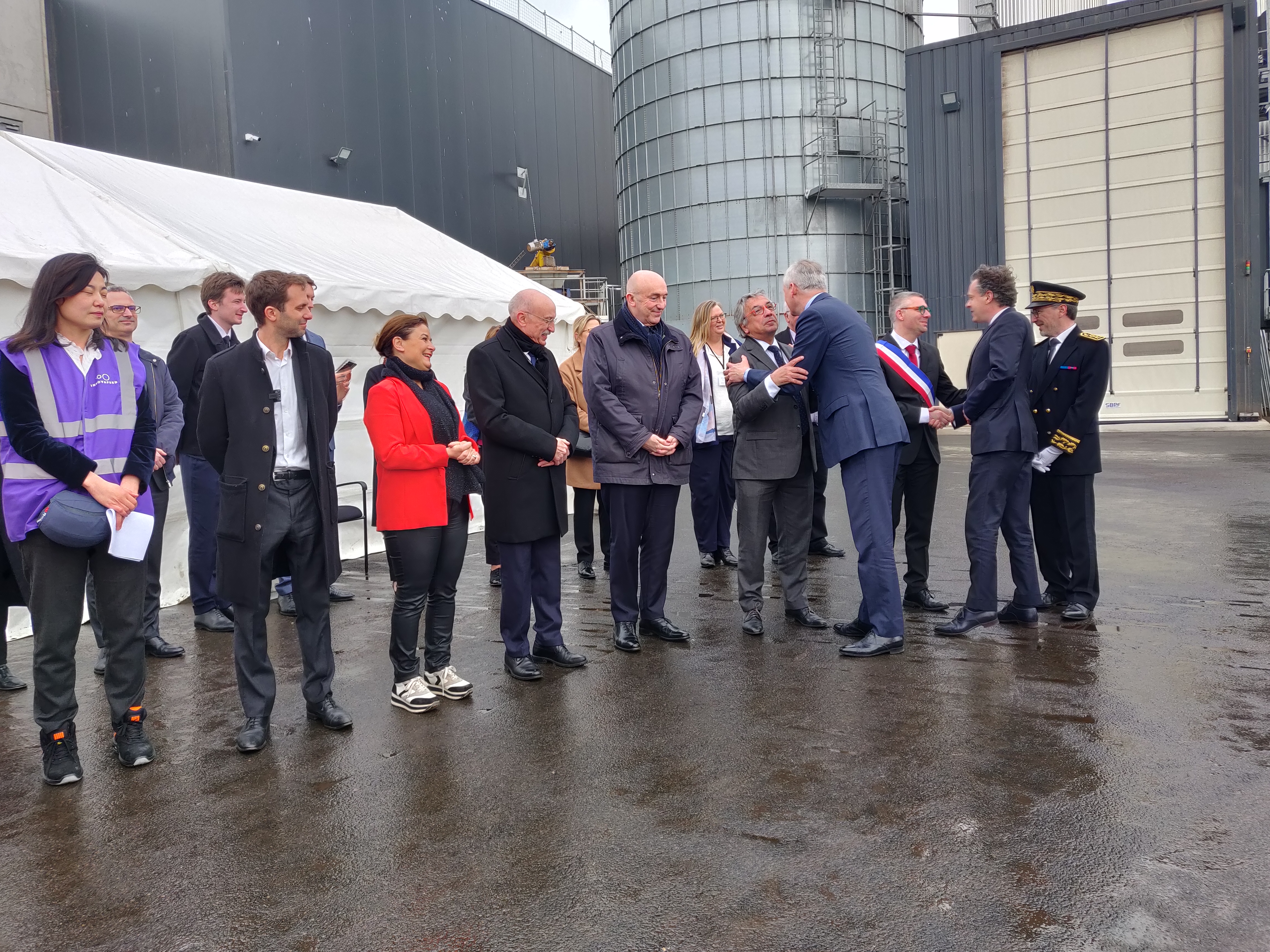 Bruno Le Maire et Christophe Béchu visitent le site Innovafeed de Nesle