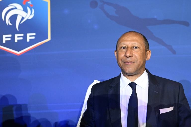 Voile dans le foot: la FFF dans l'embarras