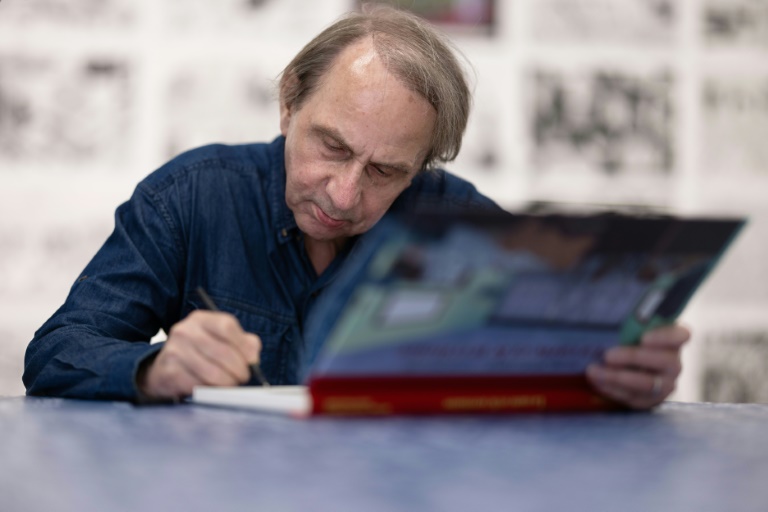 Après ses déboires, Houellebecq fait une rare apparition publique