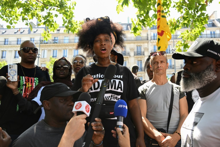 Marches en France contre les violences policières, au moins 2.000 personnes à Paris malgré l'interdiction