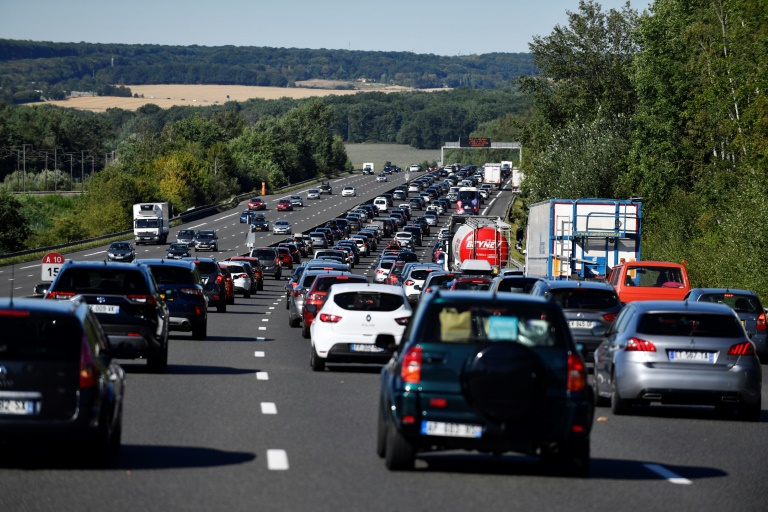 Départs en vacances: plus de 980 km de bouchons cumulés sur les routes