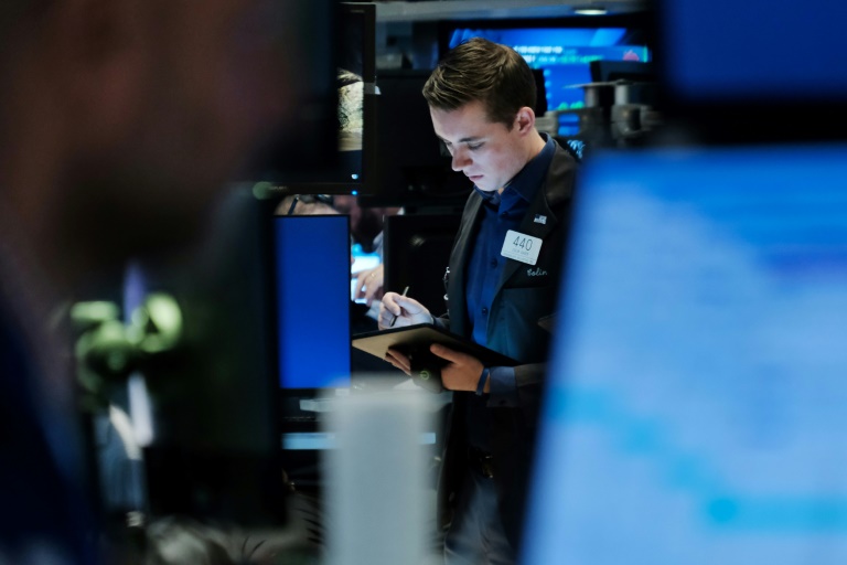 Wall Street divisée entre résultats bancaires et indicateurs mitigés