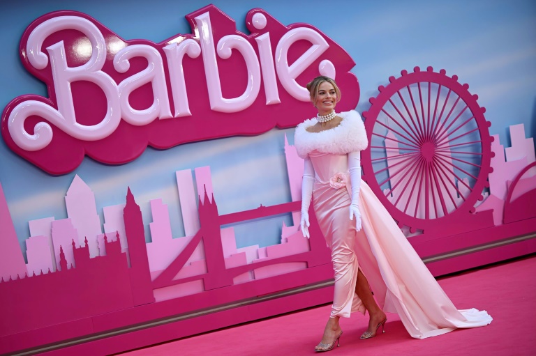 Avec le film Barbie, une vague marketing rose submerge la planète