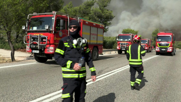 Incendies en Grèce: des pompiers européens en renfort face à une 