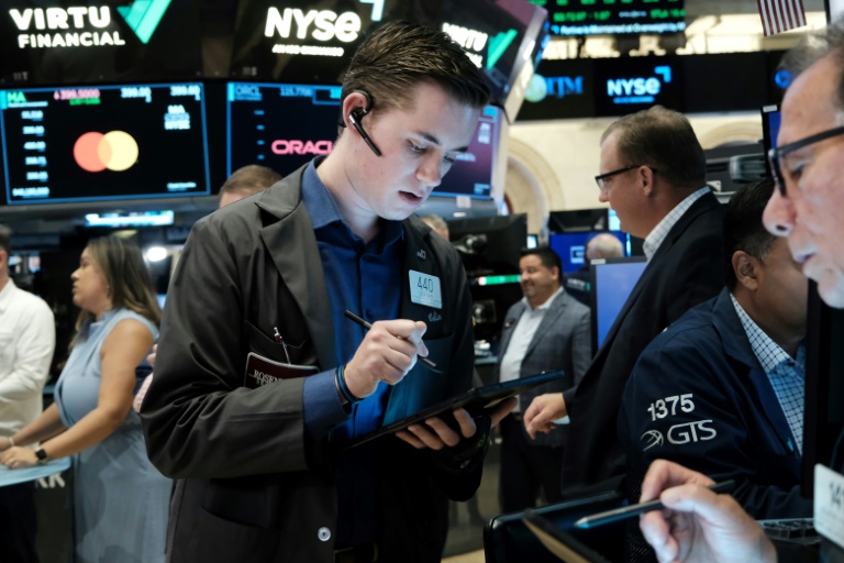 Wall Street réagit peu à la hausse des taux de la Fed