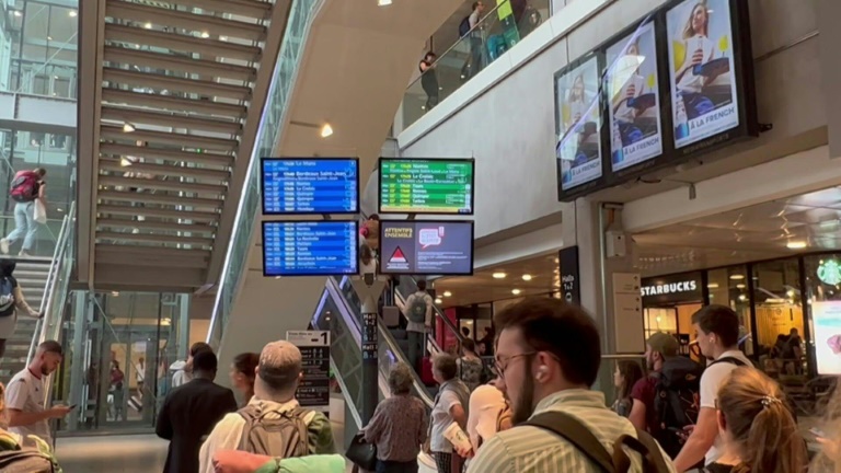 Intempéries: la panne qui entraîne des retards à Paris-Montparnasse résolue