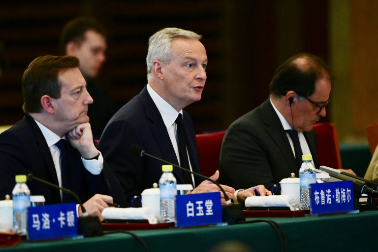 A Pékin, Bruno Le Maire fait les yeux doux aux investisseurs chinois