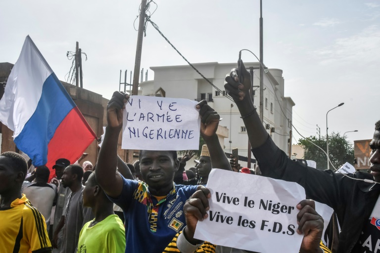 Niger: la France menace d'une réplique 