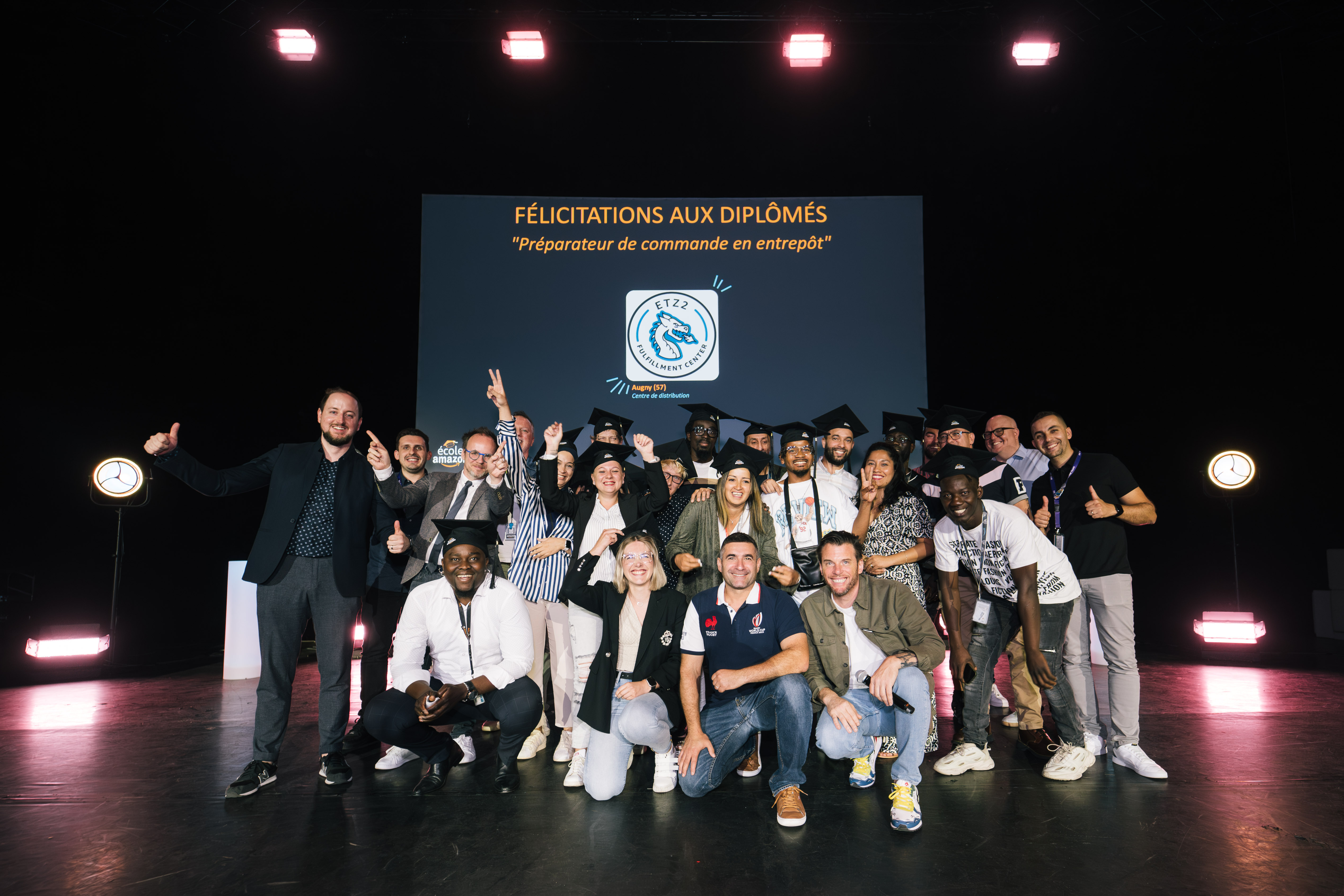 Amazon décerne un diplôme aux 35 salariés de son site à Augny 