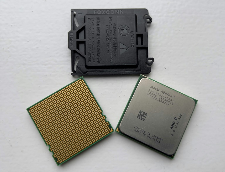 Semi-conducteurs: la Chine restreint les exportations de deux métaux critiques