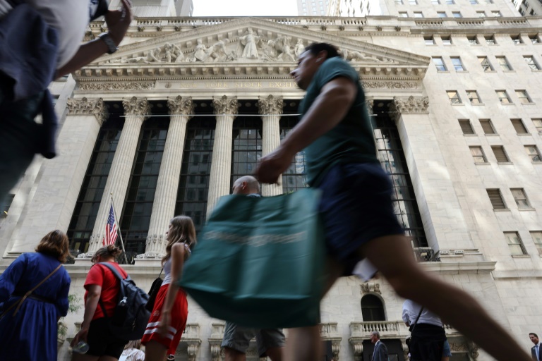 Wall Street termine en baisse, conclusion d'une semaine de consolidation