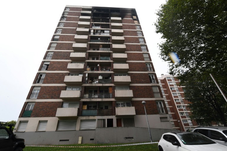 A L'Île-Saint-Denis, les habitants de la tour incendiée inquiets pour leur relogement