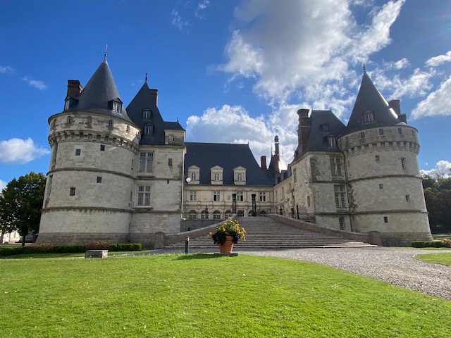 Mesnières : un château de la Loire en pays de Bray 