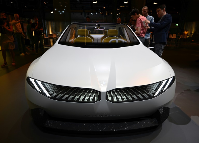 BMW présente sa nouvelle stratégie dans l'électrique au salon de Munich