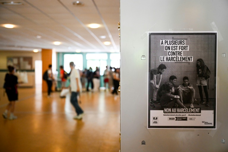 Suicide à Poissy d'un adolescent qui avait signalé 